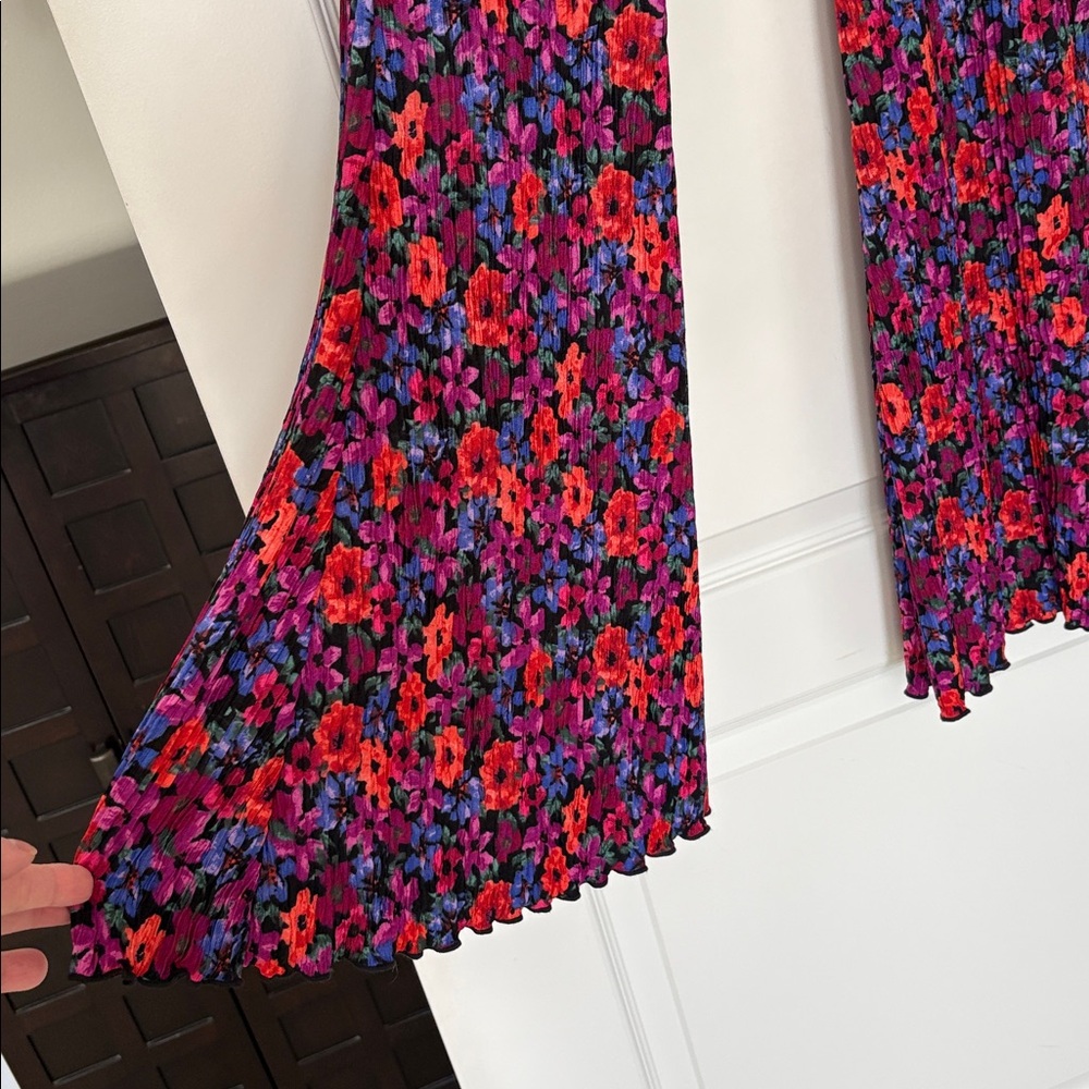 WILD FABLE floral bell bottom pants - Picture 4 of 10